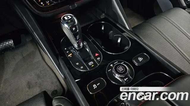 Bentley Bentayga Bentayga 4.0 V8 Base — Фото автомобиля 8