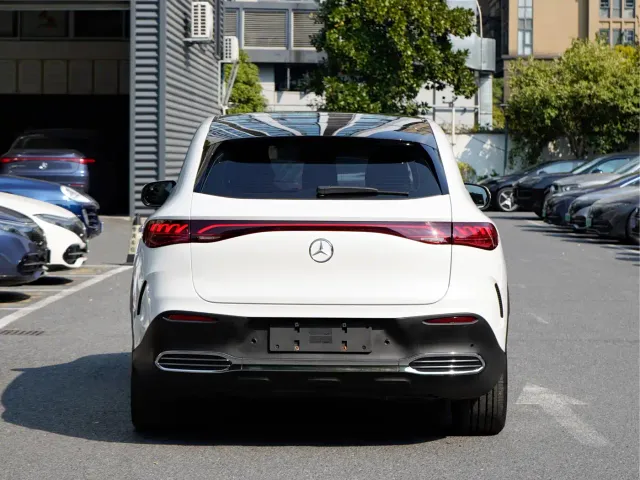 Mercedes-Benz EQE SUV — Фото автомобиля 5