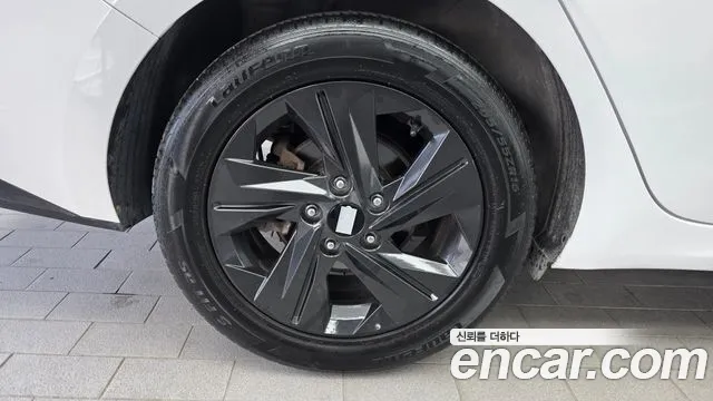 Hyundai Avante CN7 — Фото автомобиля 5