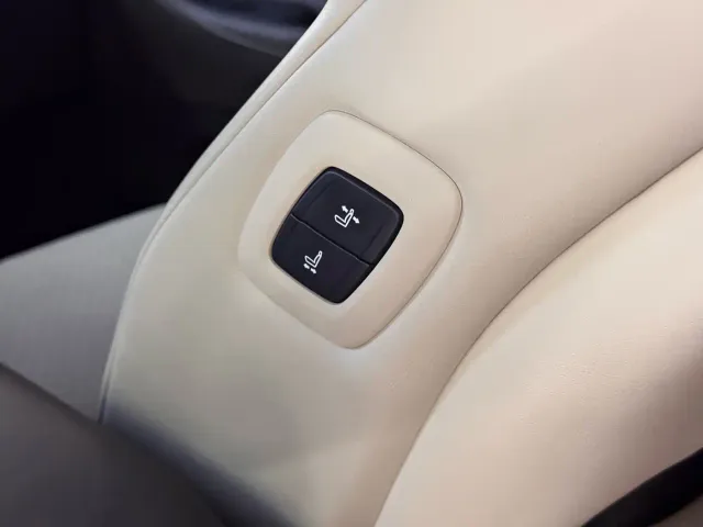 Toyota Alphard — Фото автомобиля 24