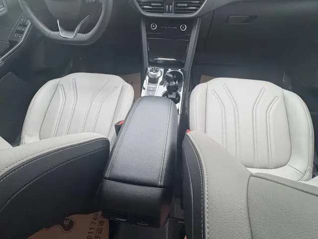 Ford Escape — Фото автомобиля 13