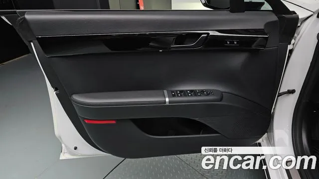 Hyundai Grandeur GN7 — Фото автомобиля 13