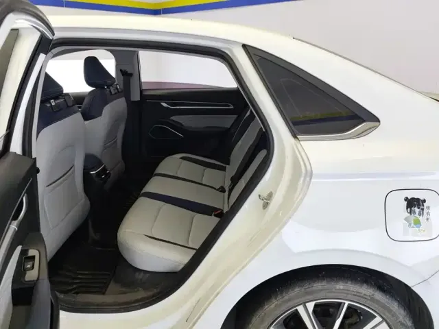 Geely Emgrand — Фото автомобиля 11