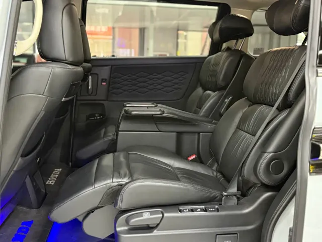 Honda Elysion — Фото автомобиля 16