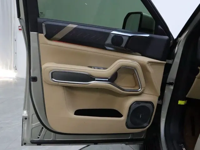 BYD FangChengBao Leopard 8 — Фото автомобиля 10