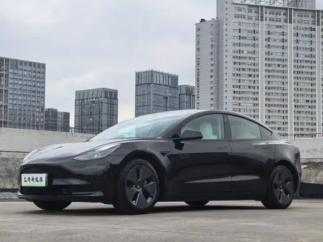 Фотография автомобиля — Tesla Model 3