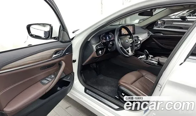 BMW 5-Series — Фото автомобиля 10