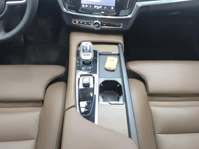 Volvo S90 — Фото автомобиля 16