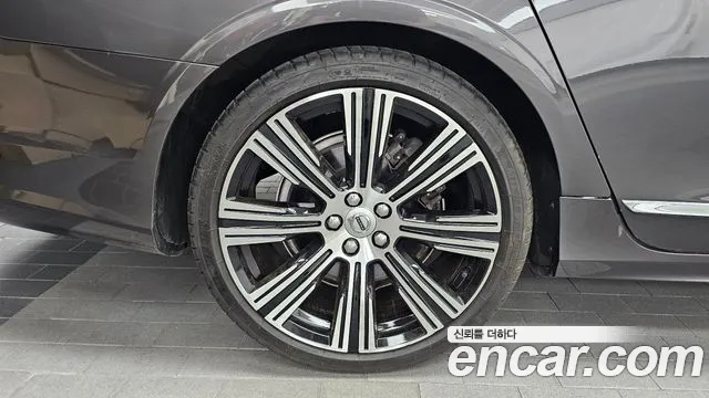 Volvo S90 — Фото автомобиля 5