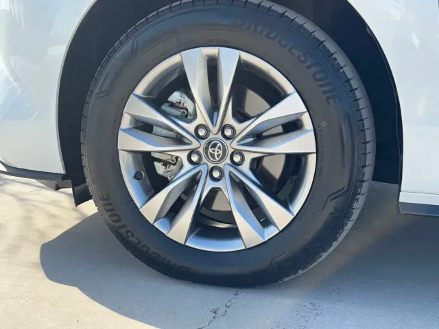 Toyota Sienna — Фото автомобиля 19