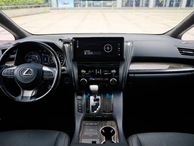 Lexus LM — Фото автомобиля 12