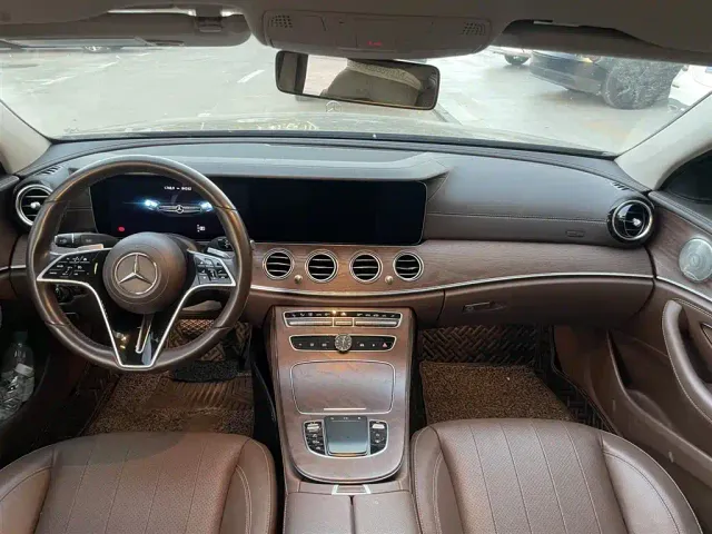 Mercedes-Benz E-Class — Фото автомобиля 5