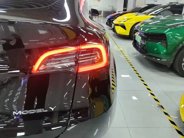 Tesla Model Y — Фото автомобиля 7