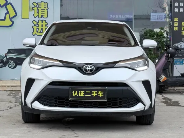 Toyota C-HR — Фото автомобиля 2