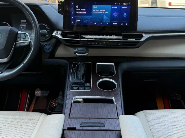 Toyota Granvia — Фото автомобиля 11