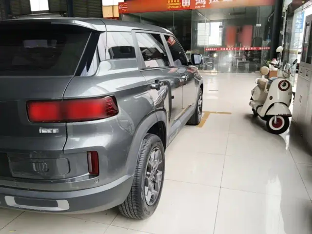Geely ICON — Фото автомобиля 7