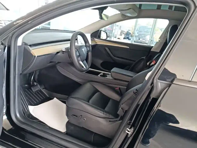 Tesla Model Y — Фото автомобиля 15