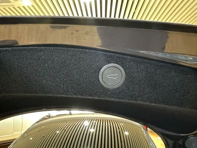 Tesla Model 3 — Фото автомобиля 13