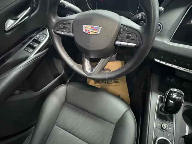 Cadillac XT4 — Фото автомобиля 8