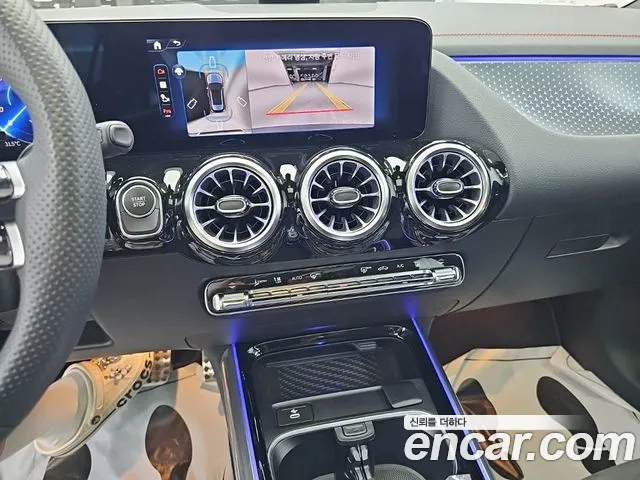 Mercedes-Benz EQA — Фото автомобиля 10