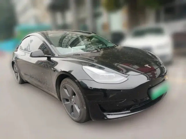 Tesla Model 3 — Фото автомобиля 3