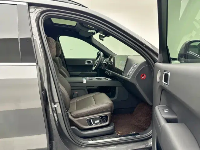 Li Auto L9 — Фото автомобиля 26