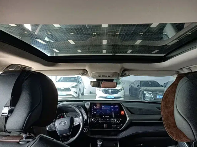 Toyota Highlander — Фото автомобиля 17