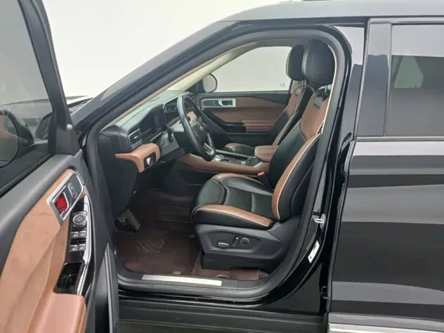 Ford Explorer — Фото автомобиля 11