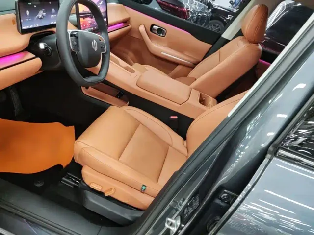 Leapmotor C10 — Фото автомобиля 14