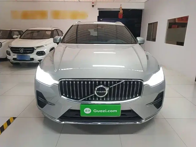 Volvo XC60 — Фото автомобиля 2