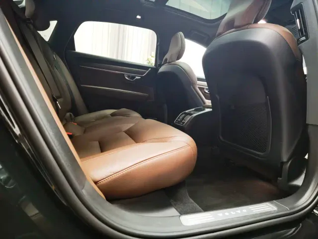 Volvo S90 — Фото автомобиля 12