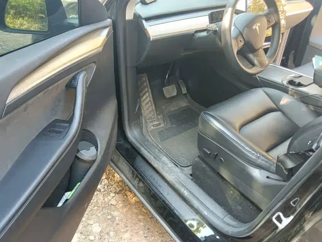 Tesla Model Y — Фото автомобиля 12