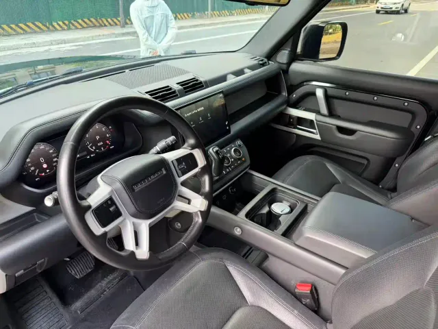 Land Rover Defender — Фото автомобиля 5