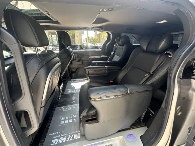 Toyota Sienna — Фото автомобиля 11