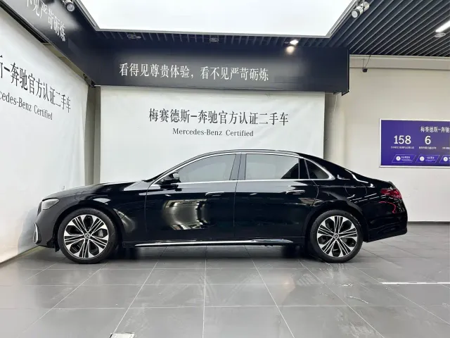 Mercedes-Benz E-Class — Фото автомобиля 3