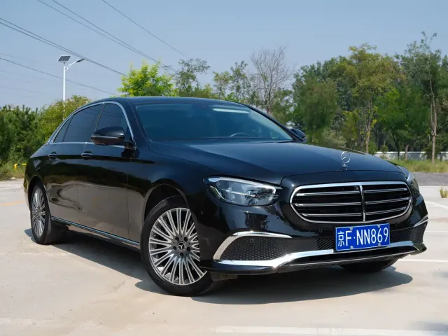 Mercedes-Benz E-Class — Фото автомобиля 3