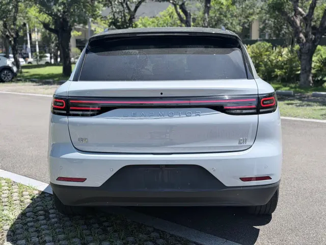 Leapmotor C11 — Фото автомобиля 5