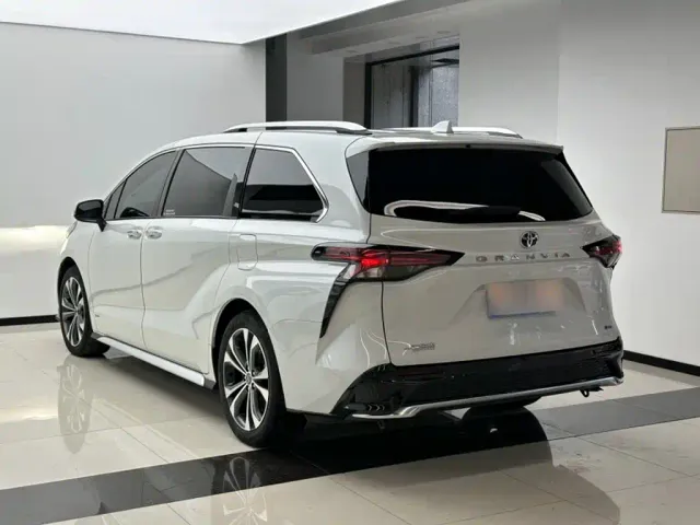 Toyota Granvia — Фото автомобиля 18