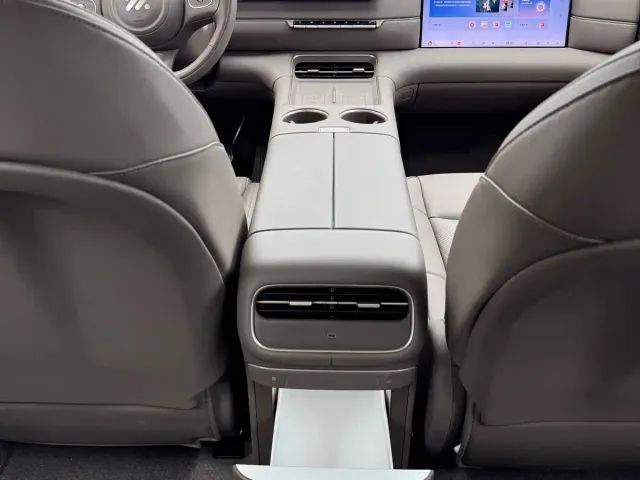 IM Motors LS6 — Фото автомобиля 11