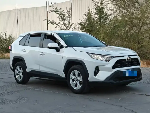 Toyota RAV4 — Фото автомобиля 2