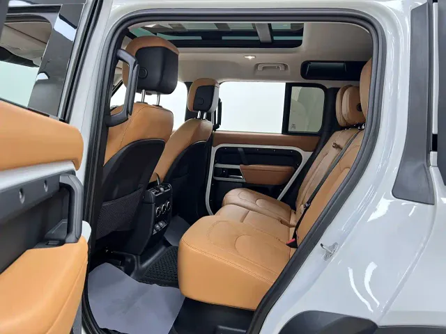 Land Rover Defender — Фото автомобиля 26