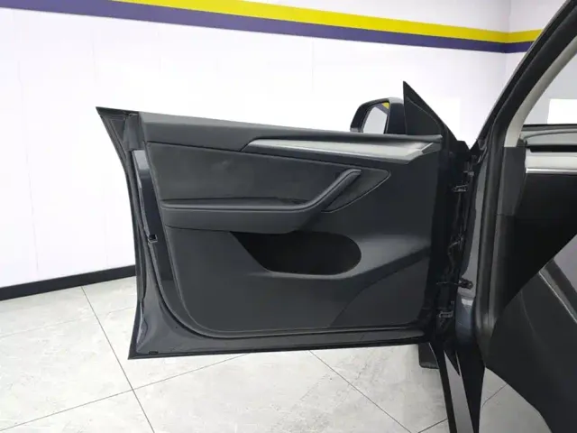 Tesla Model Y — Фото автомобиля 7