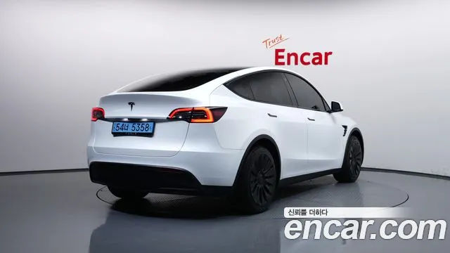 Tesla Model Y — Фото автомобиля 2