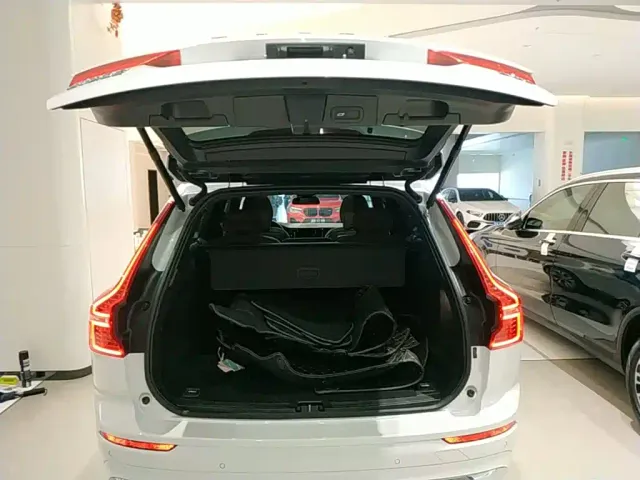 Volvo XC60 — Фото автомобиля 18