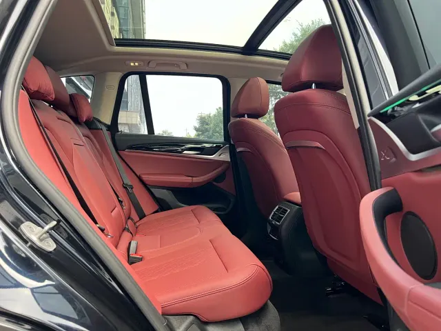 BMW iX3 — Фото автомобиля 10
