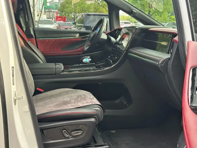 GAC Trumpchi M8 — Фото автомобиля 12