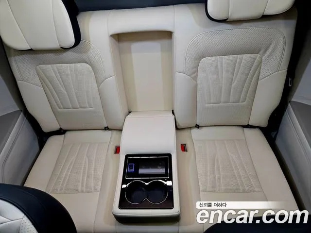 Kia Carnival Generation 4 — Фото автомобиля 10