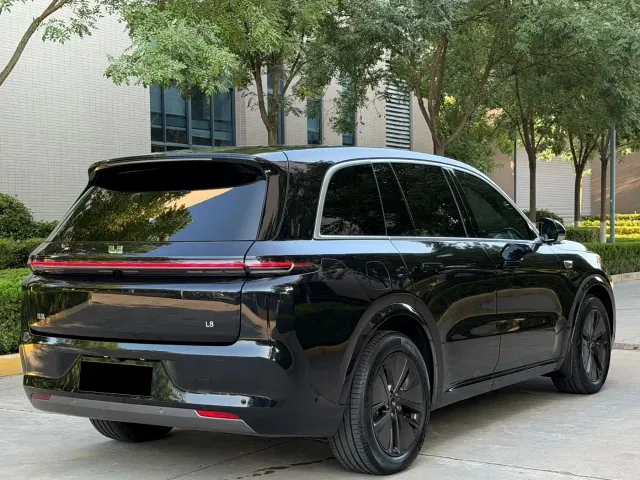 Li Auto L8 — Фото автомобиля 16