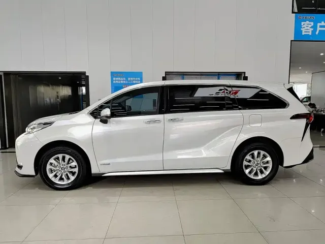 Toyota Granvia — Фото автомобиля 3