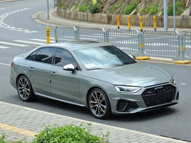 Audi S4 — Фото автомобиля 3